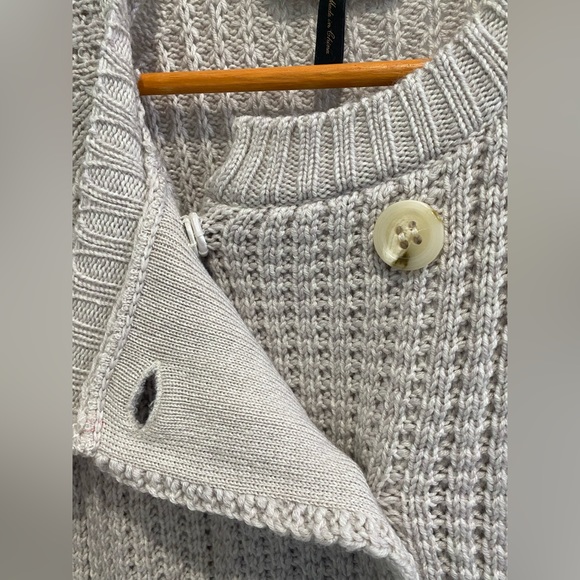 BCBG max azria sweater - Picture 2 of 4